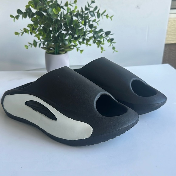 Hollow Out Futuristic Beach Slippers In Black and White-Sz 42-43-US 10-10.5 - Picture 1 of 15